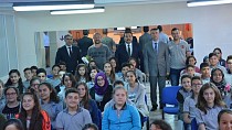 GÖBELEZOĞLU ORTAOKULU’NDA KARİYER GÜNLERİ ETKİNLİĞİ GERÇEKLEŞTİRİLDİ