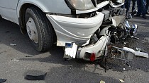 Kamyonet’le çarpışan motosikletteki 2 kişi yaralandı - haberi