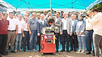 Büyükşehir, Dursunbeyli üreticilere salça makinesi dağıttı