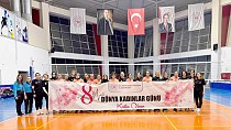 8 MART COŞKUSU PARKEDE, ‘EVİNİN SULTANLARI SAHADA…’