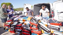 AYVALIK’TA CAN DOSTLAR İÇİN DAYANIŞMA: BİR TON MAMA TOPLANDI