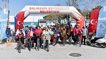 BALIKESİR'DE KADINLAR GÜNÜ BÜYÜKŞEHİR'İN ETKİNLİKLERİYLE RENKLENDİ!