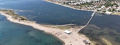 AYVALIK’TA YENİ KUM ADASI PLAJI HİZMETE AÇILDI