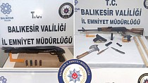 BALIKESİR’DE 77 ARANAN ŞAHIS YAKALANDI, 3 RUHSATSIZ TÜFEK VE 3 RUHSATSIZ TÜFEK ELE GEÇİRİLDİ! - haberi