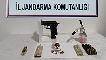 JANDARMA EKİPLERİ, ESRAR, METAMFETAMİN VE SENTETİK UYUŞTURUCU HAPLAR ELE GEÇİRDİ!