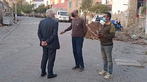 BAŞKAN DEVECİLER PELİTKÖY MERKEZ MAHALLESİNDE YAPILAN ÇALIŞMALARI YERİNDE İNCELEDİ