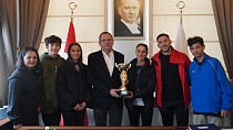 BAŞKAN ERGİN’DEN AYVALIK ATLETİZM SPOR KULÜBÜ İLE TÜRKİYE ŞAMPİYONASI ÖNCESİ DESTEK BULUŞMASI