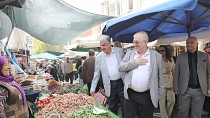 BAŞKAN ERTAŞ ÇARŞAMBA PAZARI’NDA ESNAFI ZİYARET ETTİ