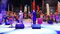 AYVALIK’TA SENFONİK POP KONSERİ İZLEYENLERE UNUTULMAZ BİR GECE YAŞATTI / 17 EYLÜL 2022 CUMARTESİ