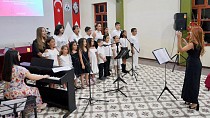 BURHANİYE BELEDİYESİ GENÇLİK MERKEZİ MÜZİK SINIFI ÖĞRENCİLERİNDEN YILSONU KONSERİ - haberi