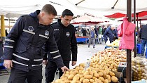 BURHANİYE BELEDİYESİ ZABITA EKİPLERİ PAZAR DENETİMLERİNİ SÜRDÜRÜYOR - haberi