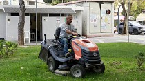 BURHANİYE’DE YEŞİL ALANLARIN BAKIMLARI YAPILIYOR