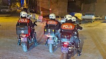 EDREMİT İLÇE EMNİYET’TEN ÇOK SAYIDA EKİP VE PERSONELİN KATILIMIYLA ŞOK ASAYİŞ UYGULAMALARI VE DENETİMLER...!