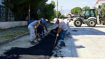 BURHANİYE’DE YOL YAPIM VE ONARIM ÇALIŞMALARI ARALIKSIZ SÜRÜYOR