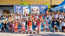 AYVALIK’TA KOŞU HEYECANINA BU KEZ ÇOCUKLAR RENK KATTI