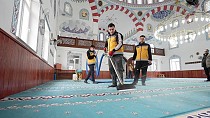 BÜYÜKŞEHİR’DEN CAMİLERDE GÜL KOKULU TEMİZLİK!