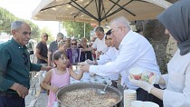 EDREMİT BELEDİYESİ AŞURE HAYIRLARI BAŞLADI