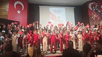 EDREMİT GİRNE KOLEJİ’NDE CUMHURİYET COŞKUSU!