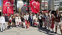 EDREMİT’İN KURTULUŞUNDA ÜÇ YILDIR GÖNÜL KÖPRÜSÜ KURUYORLAR...