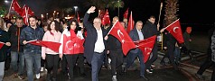 EDREMİT’TE CUMHURİYET BAYRAMI COŞKUSU YAĞMURA RAĞMEN DİNMEDİ