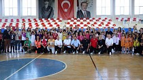 EDREMİT’TE GELENEKSEL ÇOCUK OYUNLARI MÜSABAKALARI ÖDÜL TÖRENİ GERÇEKLEŞTİRİLDİ!