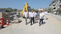 EDREMİT’TE YOL SEFERBERLİĞİ SÜRÜYOR