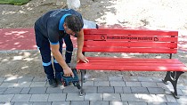 BÜYÜKŞEHİR EMEKLE ÜRETİYOR, ŞEHİR MOBİLYALARLA GÜZELLEŞİYOR