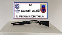 JANDARMA BALIKESİR’DE 57 ARANAN ŞAHIS YAKALADI, 2 RUHSATSIZ AV TÜFEĞİ ELE GEÇİRDİ