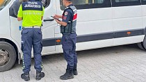 JANDARMA EKİPLERİMİZİN OKUL ÇEVRELERİ VE OKUL SERVİS ARAÇLARI DENETİMLERİ SÜRÜYOR! - haberi