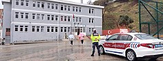 JANDARMA TRAFİK EKİPLERİMİZİN OKUL ÖNLERİ VE SERVİS ARAÇLARI DENETİMLERİ SÜRÜYOR