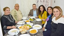 KAYMAKAM AHMET ODABAŞ, SARICAN AİLESİNİN İFTAR SOFRASINA KONUK OLDU - haberi