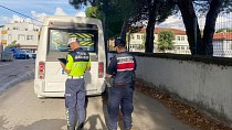 TRAFİK JANDARMASI VE ASAYİŞ TİMLERİNDEN OKUL ÇEVRELERİ VE OKUL SERVİS ARAÇLARI DENETİMLERİ! - haberi