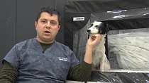Araba altında ezilen Maske mucizeyi başardı - haberi