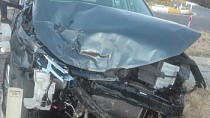 Burhaniye’de iki otomobil çarpıştı sürücüleri yaralandı  - haberi