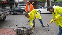 EDREMİT BELEDİYESİ SAĞANAK YAĞIŞLARA KARŞI ÇALIŞIYOR - haberi