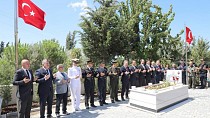 EDREMİT’TE 15 TEMMUZ DEMOKRASİ VE MİLLİ BİRLİK GÜNÜ’NDE ŞEHİTLERİMİZ DUALARLA ANILDI - haberi