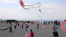 EDREMİT’TE GÖKYÜZÜNÜ UÇURTMALAR RENKLENDİRDİ - haberi