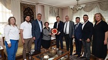 EĞİTİME ADANMIŞ BİR ÖMÜR, ZEHRA BAYSAL'A ANLAMLI ZİYARET - haberi