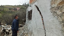 Burhaniye'de heyelan, 6 ev boşaltıldı  - haberi
